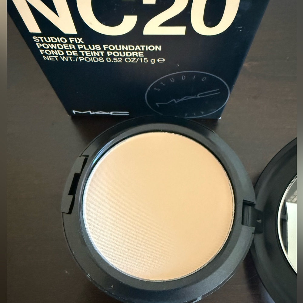 NC20 ~ MAC Studio Fix Powder Plus Foundation, Original Formula, Full Size, NIB - Picture 2 of 4